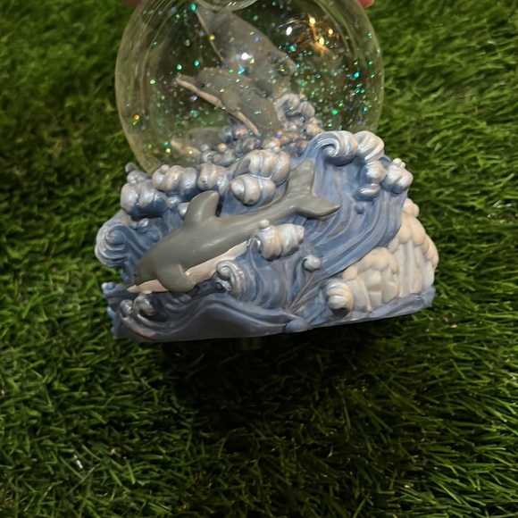 Musical Dolphin Snow Globe - Picture 4 of 7